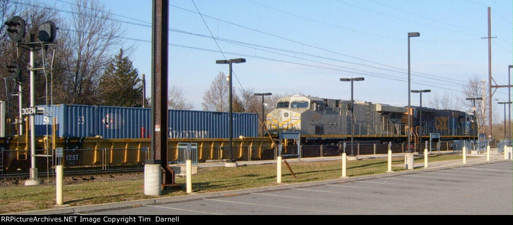 CSX 5221 on Q190